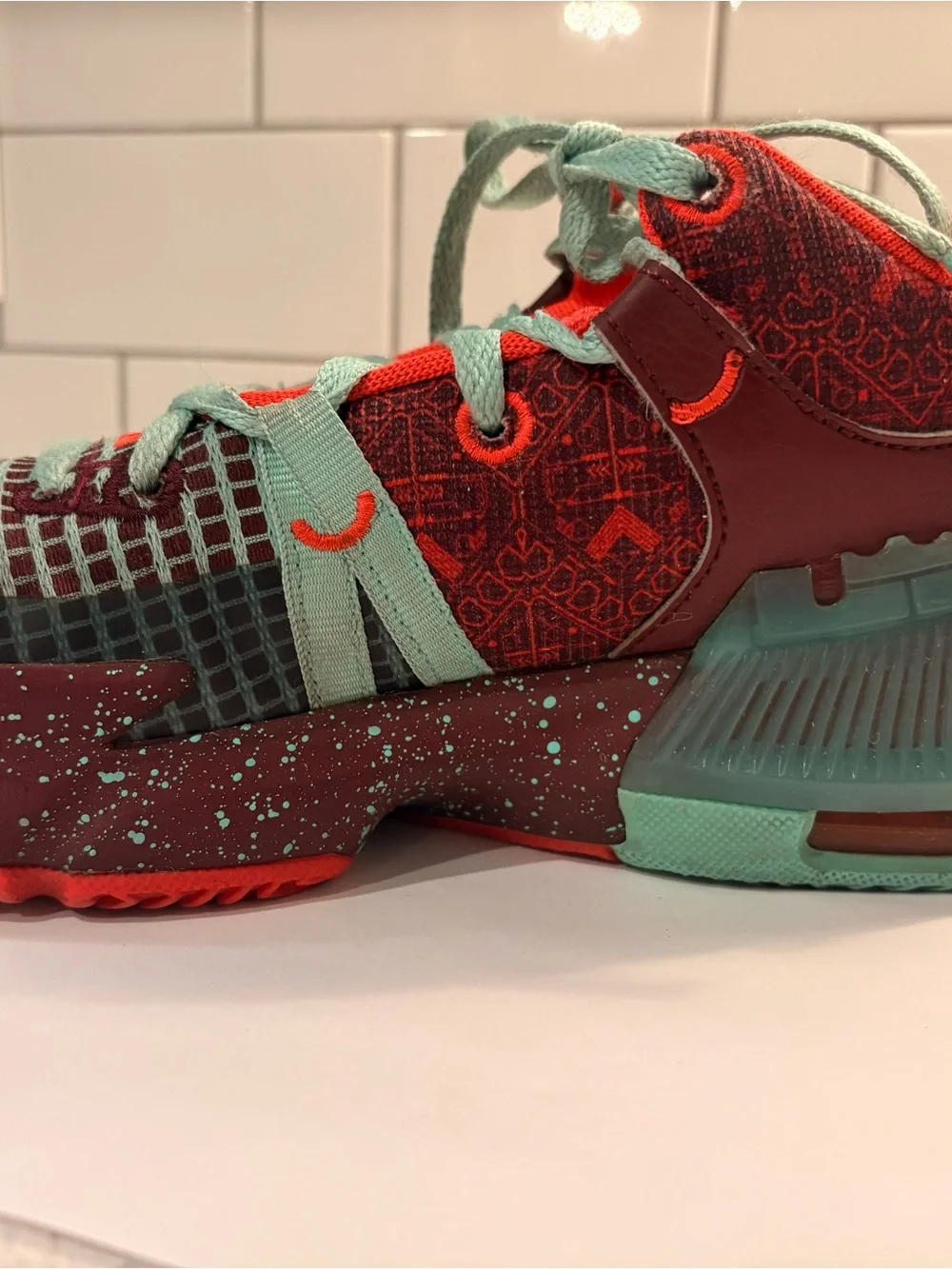 LeBron Witness 7 boys Nike sneakers